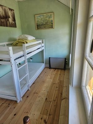 Hus m historisk charm, lyx, rymd & egen strand/båt - Bild 16