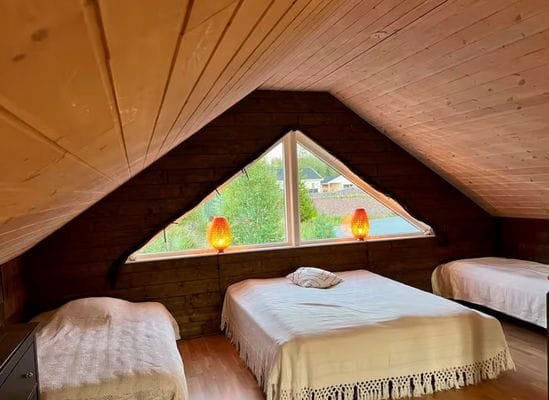 Rymligt fjällhus med bastu och utsikt mot fjällen - Bild 16