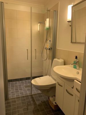 Ensuite badrum (i anslutning till sovrum 1)