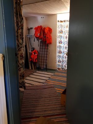 Boende bottenvåning, genomgångsrum till toalett, dusch och tvättmaskin