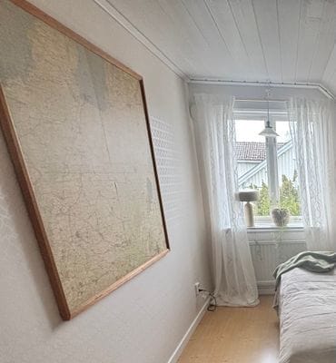 Mysigt hus i kyrkby nära Vänern - Bild 30