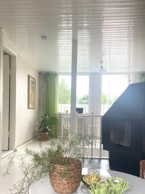 Mysigt hus i kyrkby nära Vänern - Bild 23