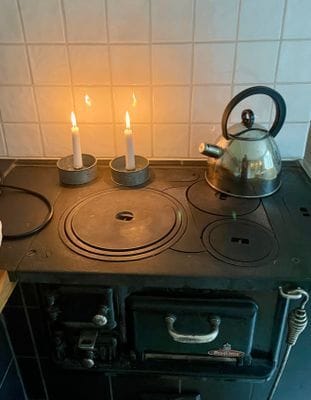 Mysigt hus i kyrkby nära Vänern - Bild 19