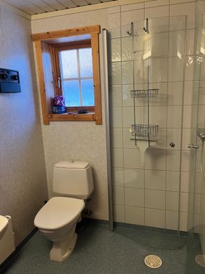 Mysig välutrustad stuga med bra läge - Bild 19