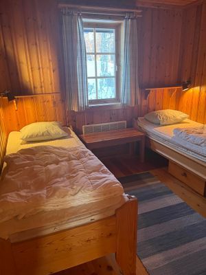 Mysig välutrustad stuga med bra läge - Bild 9