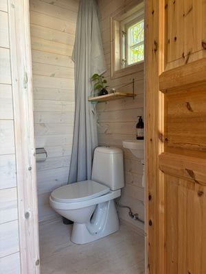 Mysig stuga vid hav och skärgårdsbåtar! - Bild 22