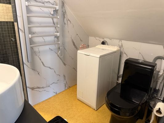 Helt nyrenoverat badrum sommar 2026, Övervåning
