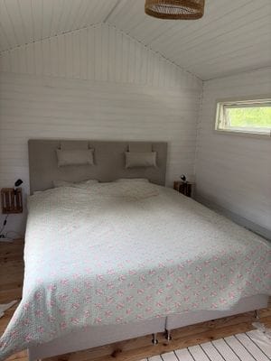 Nybyggt fritidshus med närhet till strand och nöje - Bild 18