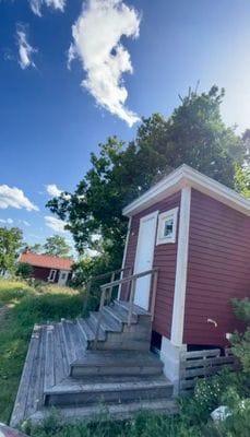 Mysig stuga vid havet med egen badbrygga - Bild 12