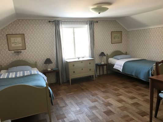 Herrgårdsflygel i blomsterpark (ca 14 pers) - Bild 13