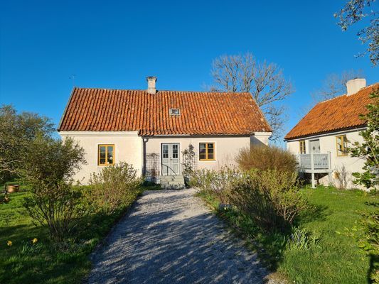 Charmigt Gotlandshus i vacker miljö