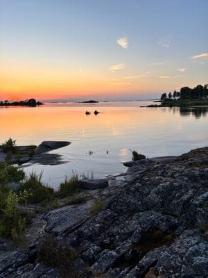 Mysigt hus i kyrkby nära Vänern - Bild 54
