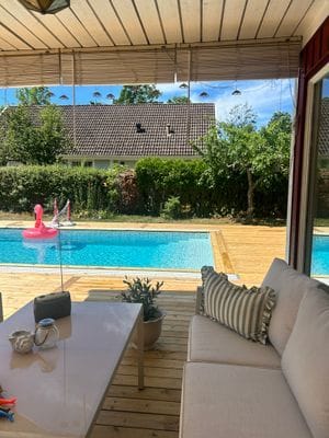 Stuga med pool i Köpingsvik