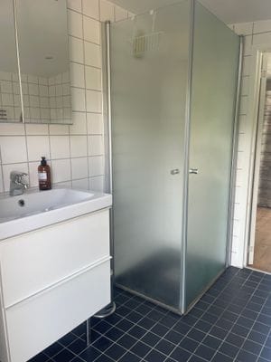 Stuga med havsutsikt – 100 m till stranden - Bild 23