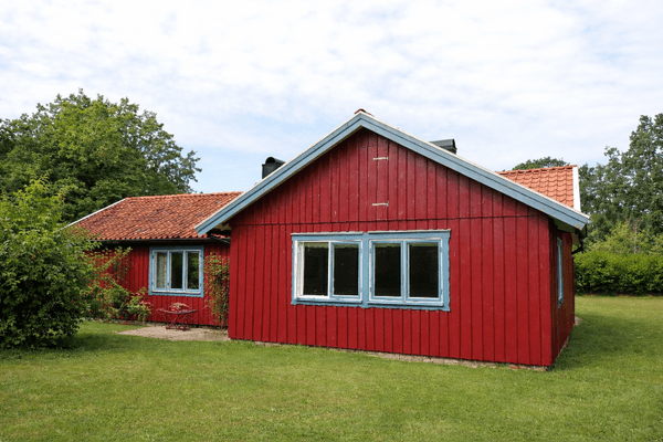 Insynsskyddad stuga i Djupvik/Lofta med stor tomt. - Bild 3