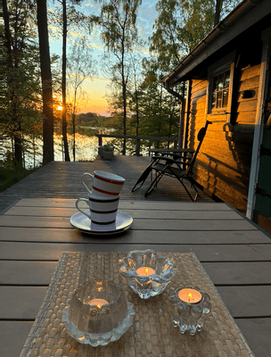 Rofylld oas i skogen med egen brygga och båt - Bild 24