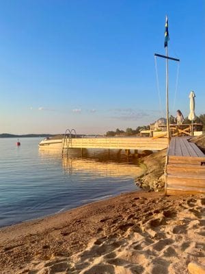 Hus med privat strand och brygga - Bild 17