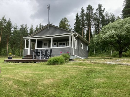 Stuga i söderläge med egen badstrand - Bild 2