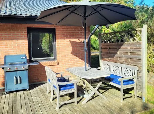 Terrass med frukostbord