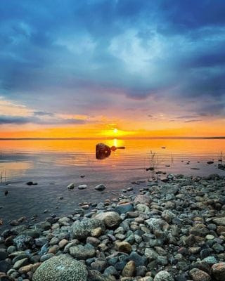 Solnedgång vid sjön Unden